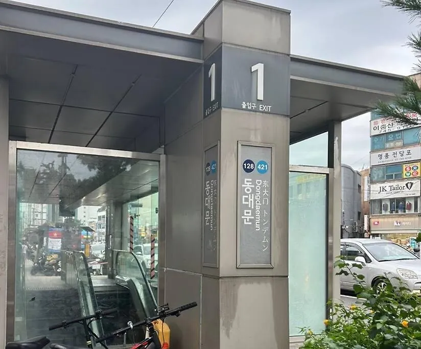 The Seoul City Wall House